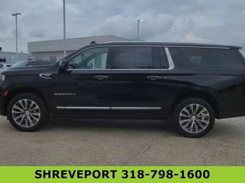 Used 2021 GMC Yukon XL Denali w/ Denali Premium Package AWD/4WD image 5