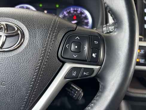Used 2019 Toyota Highlander XLE image 12