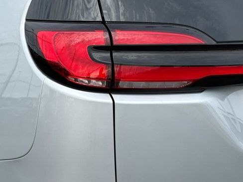 Certified 2024 Chrysler Pacifica Touring-L image 27