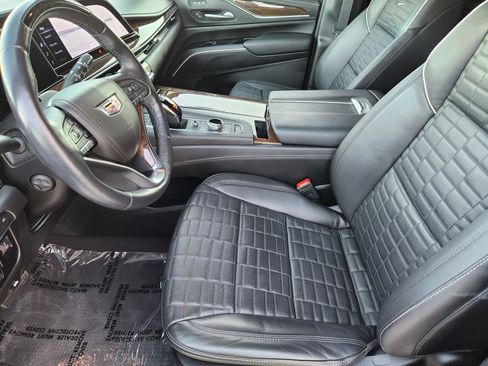 Used 2023 Cadillac Escalade Sport Platinum w/ LPO, ONYX Package image 11