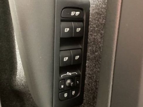 New 2026 Volvo XC40 B5 Ultra w/ Climate Package image 17