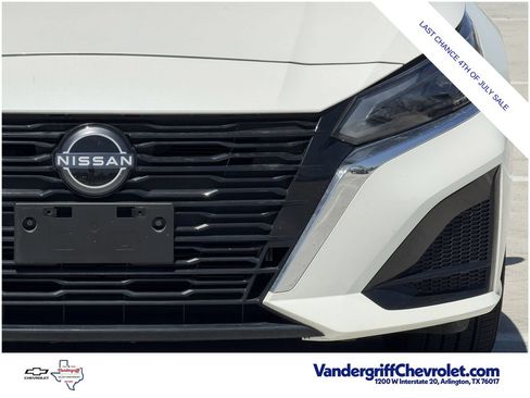Used 2025 Nissan Altima 2.5 SV w/ SV Special Edition Package AWD/4WD image 8