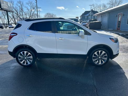 Used 2022 Buick Encore Preferred image 2
