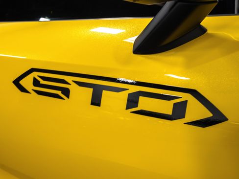 Used 2022 Lamborghini Huracan STO RWD image 24