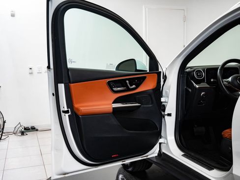 Certified 2025 Mercedes-Benz GLC 300 4MATIC image 27