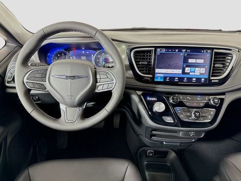 New 2026 Chrysler Pacifica Select image 21