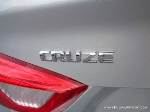 Used 2016 Chevrolet Cruze LS FWD image 5