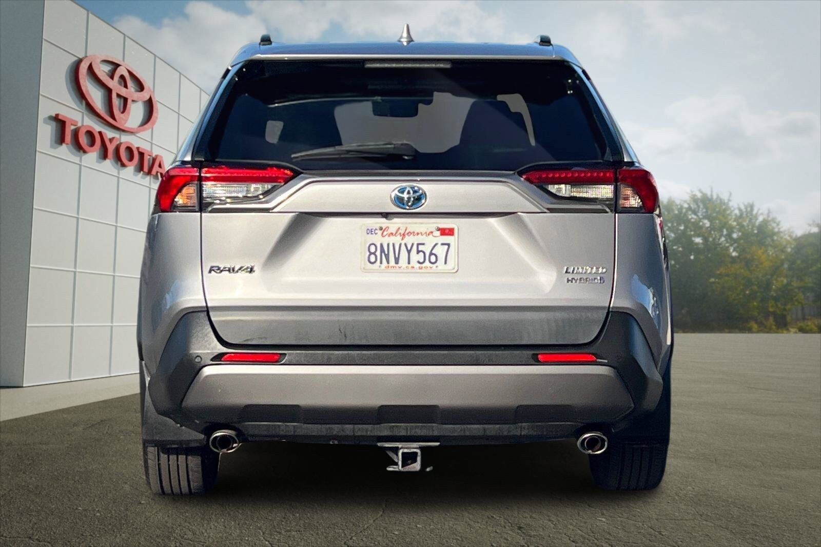 Used 2019 Toyota RAV4 Limited w/ Carpet Mat Package AWD/4WD image 4