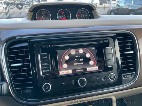 Used 2013 Volkswagen Beetle TDI image 30