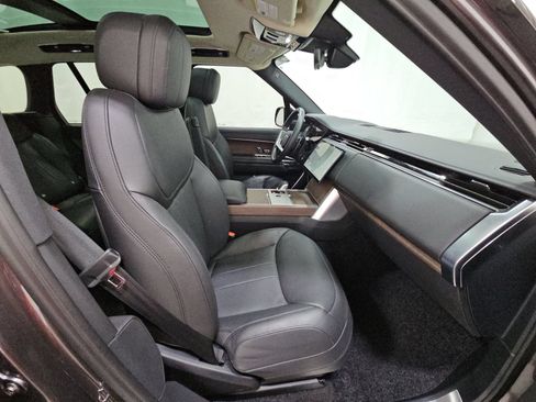 Used 2025 Land Rover Range Rover SE AWD/4WD image 11