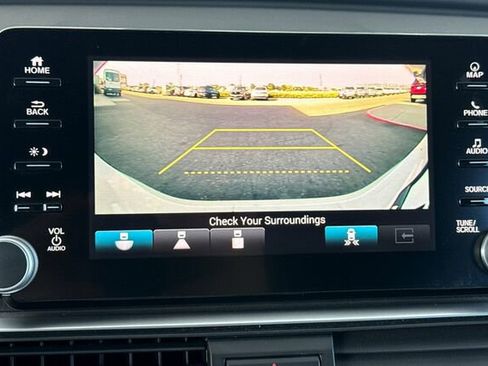 Used 2018 Honda Accord Touring image 19