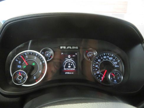 Used 2024 RAM 2500 Big Horn w/ Off Road Package AWD/4WD image 31