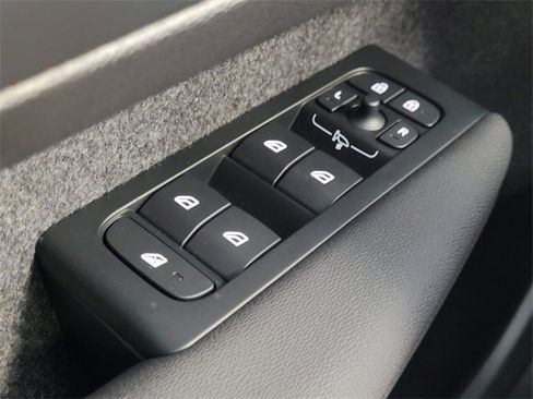 New 2026 Volvo XC40 B5 Core w/ Climate Package image 29