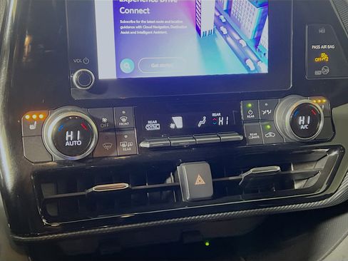 Used 2023 Toyota Highlander XSE image 26