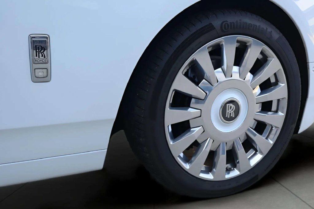 Certified 2019 Rolls-Royce Phantom Sedan RWD image 26