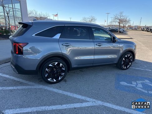 Used 2025 Kia Sorento SX image 32