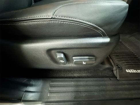 Used 2018 Toyota 4Runner Limited image 34