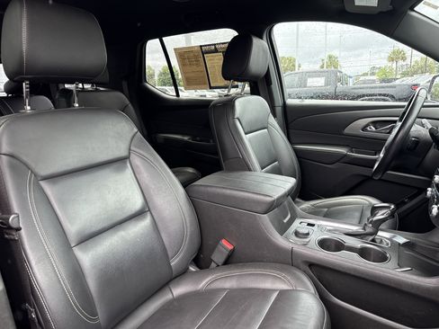 Used 2022 Chevrolet Traverse LT FWD image 32