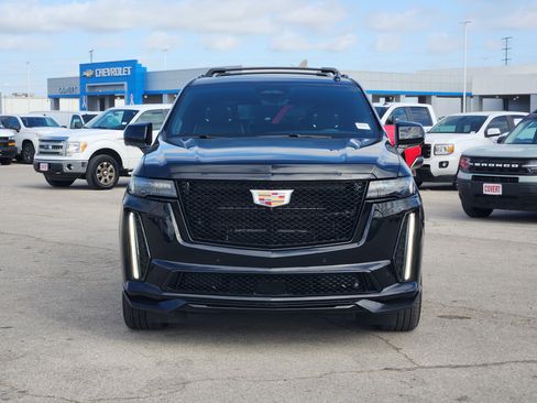 Used 2024 Cadillac Escalade ESV V w/ LPO, ONYX Package AWD/4WD image 2