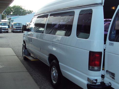 Used 2014 Ford E-250 and Econoline 250 Extended w/ Power Group RWD image 5