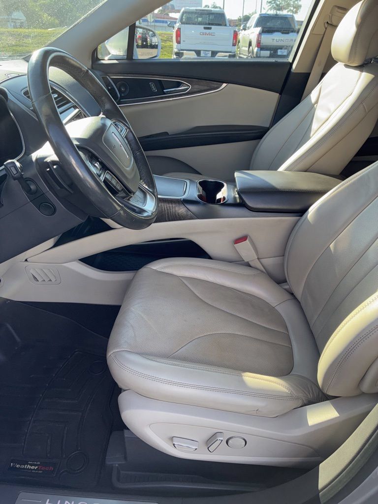 Used 2019 Lincoln Nautilus Reserve FWD image 12