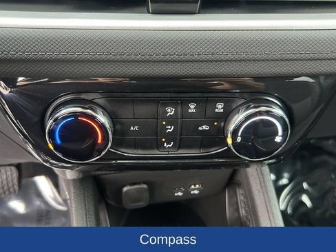 Used 2025 Chevrolet TrailBlazer LT AWD/4WD image 14