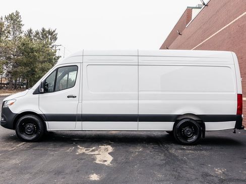 Used 2025 Mercedes-Benz Sprinter 2500 image 4