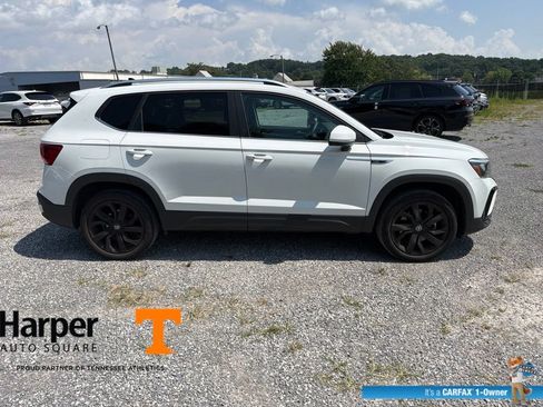 Used 2022 Volkswagen Taos SE FWD image 6