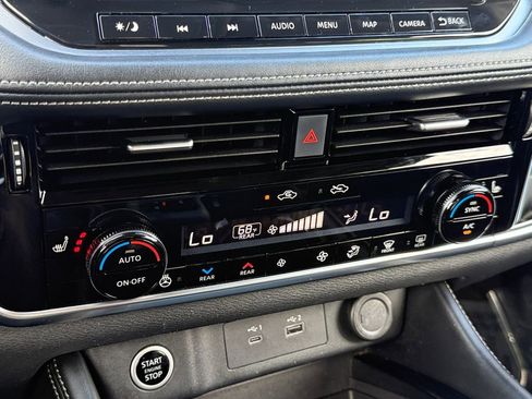 Used 2023 Nissan Rogue SL w/ SL Premium Package image 17