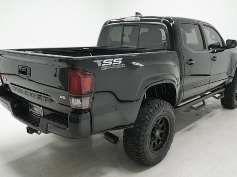 Used 2020 Toyota Tacoma SR AWD/4WD image 4