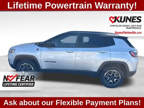 Used 2025 Jeep Compass Trailhawk image 8