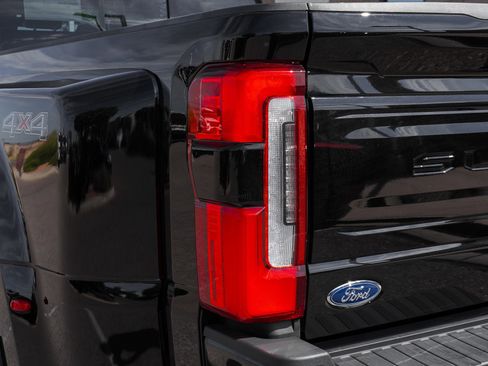 Used 2025 Ford F450 Platinum image 17