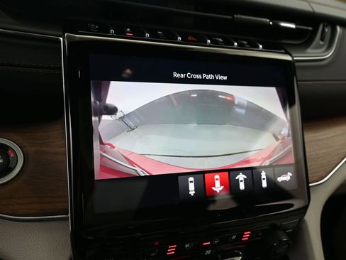 Used 2023 Jeep Grand Cherokee L Summit w/ Luxury Tech Group V image 23