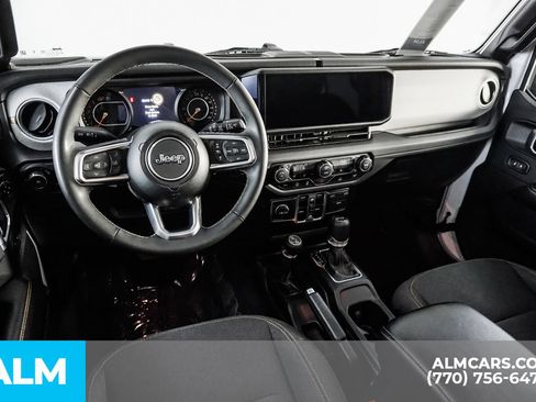 Used 2025 Jeep Wrangler Unlimited Sahara AWD/4WD image 25