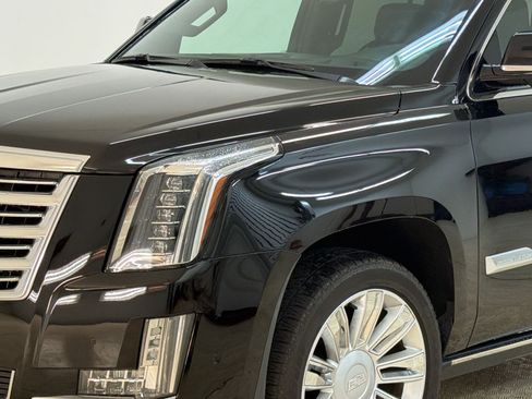Used 2020 Cadillac Escalade Platinum RWD image 11