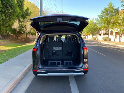 Used 2022 Kia Carnival LX FWD image 12