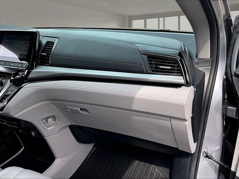 Certified 2024 Honda Odyssey Touring image 27