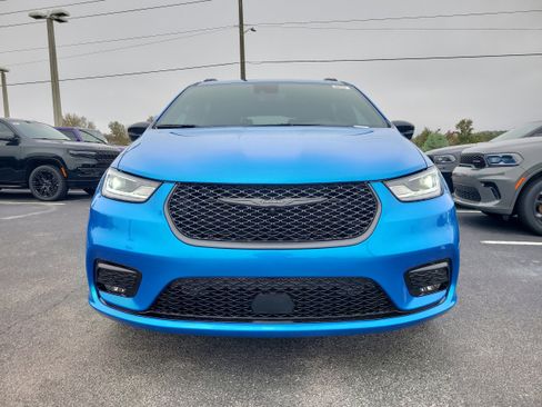 New 2026 Chrysler Pacifica Select image 3