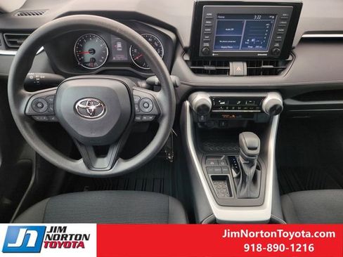 Used 2022 Toyota RAV4 LE FWD image 26