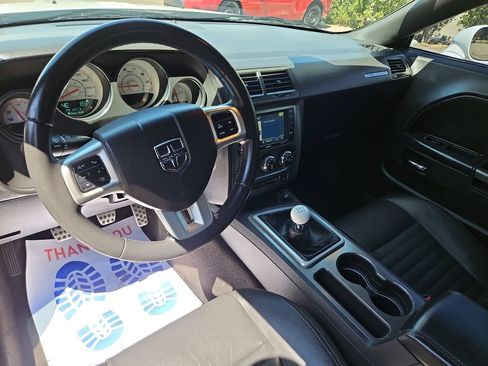 Used 2011 Dodge Challenger R/T RWD image 12