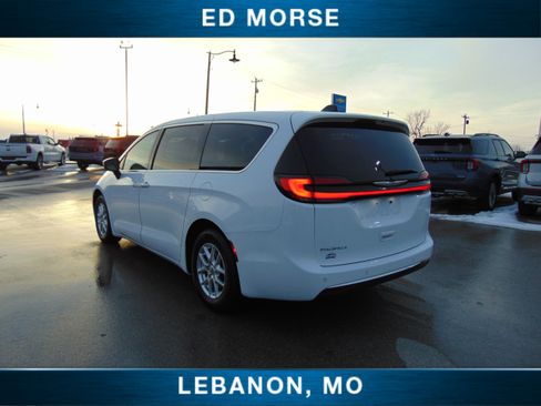 Used 2023 Chrysler Pacifica Touring-L image 8