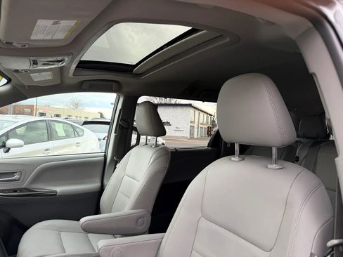Used 2018 Toyota Sienna XLE w/ XLE Navigation Package image 13
