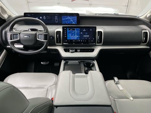 Used 2025 Ford Expedition Active AWD/4WD image 4