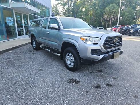 Used 2018 Toyota Tacoma SR w/ SR Convenience Package AWD/4WD image 8
