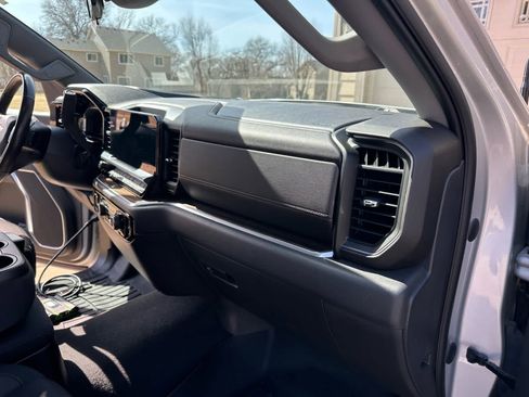 Used 2022 Chevrolet Silverado 1500 LT image 11