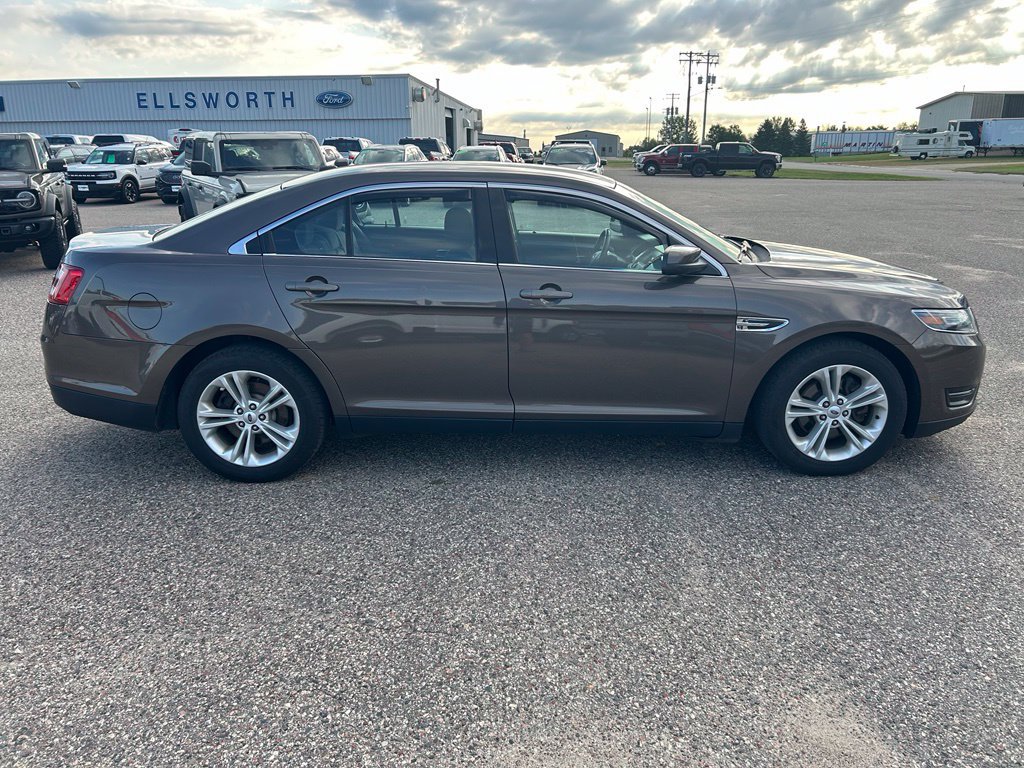 Used 2016 Ford Taurus SEL FWD image 8