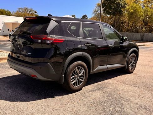 Used 2023 Nissan Rogue S image 5