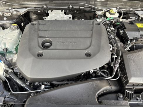 Used 2025 Volvo XC40 B5 Core image 34