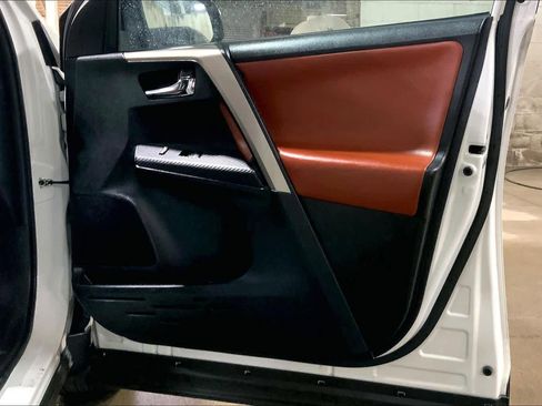 Used 2015 Toyota RAV4 Limited image 23