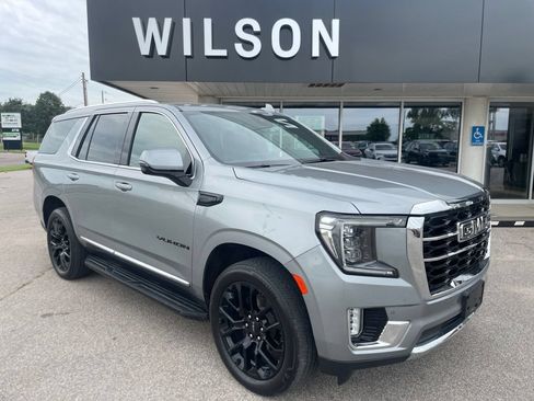 Used 2024 GMC Yukon SLT w/ SLT Luxury Package AWD/4WD image 1